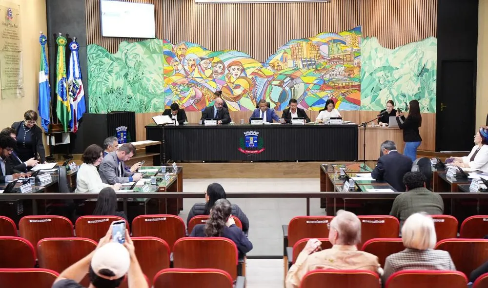Parlamentares municipais apreciam projetos e encaminham demandas da população
